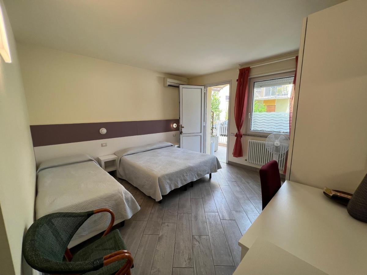 Hotel Locanda Rosy Cattolica Kültér fotó