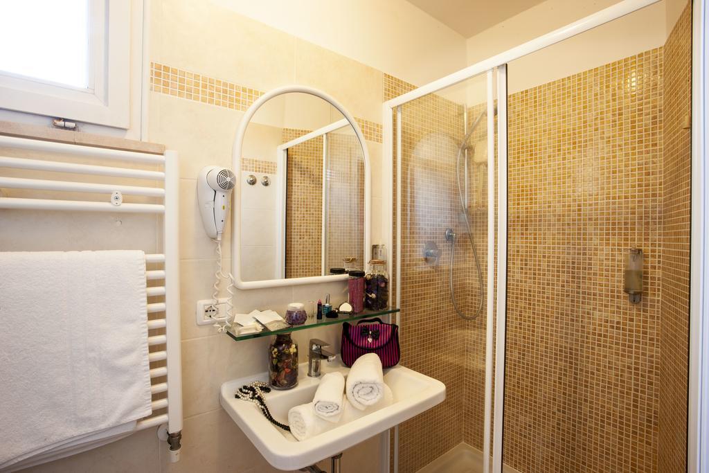 Hotel Locanda Rosy Cattolica Szoba fotó
