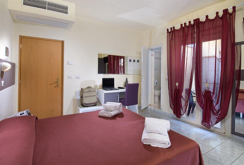Hotel Locanda Rosy Cattolica Kültér fotó