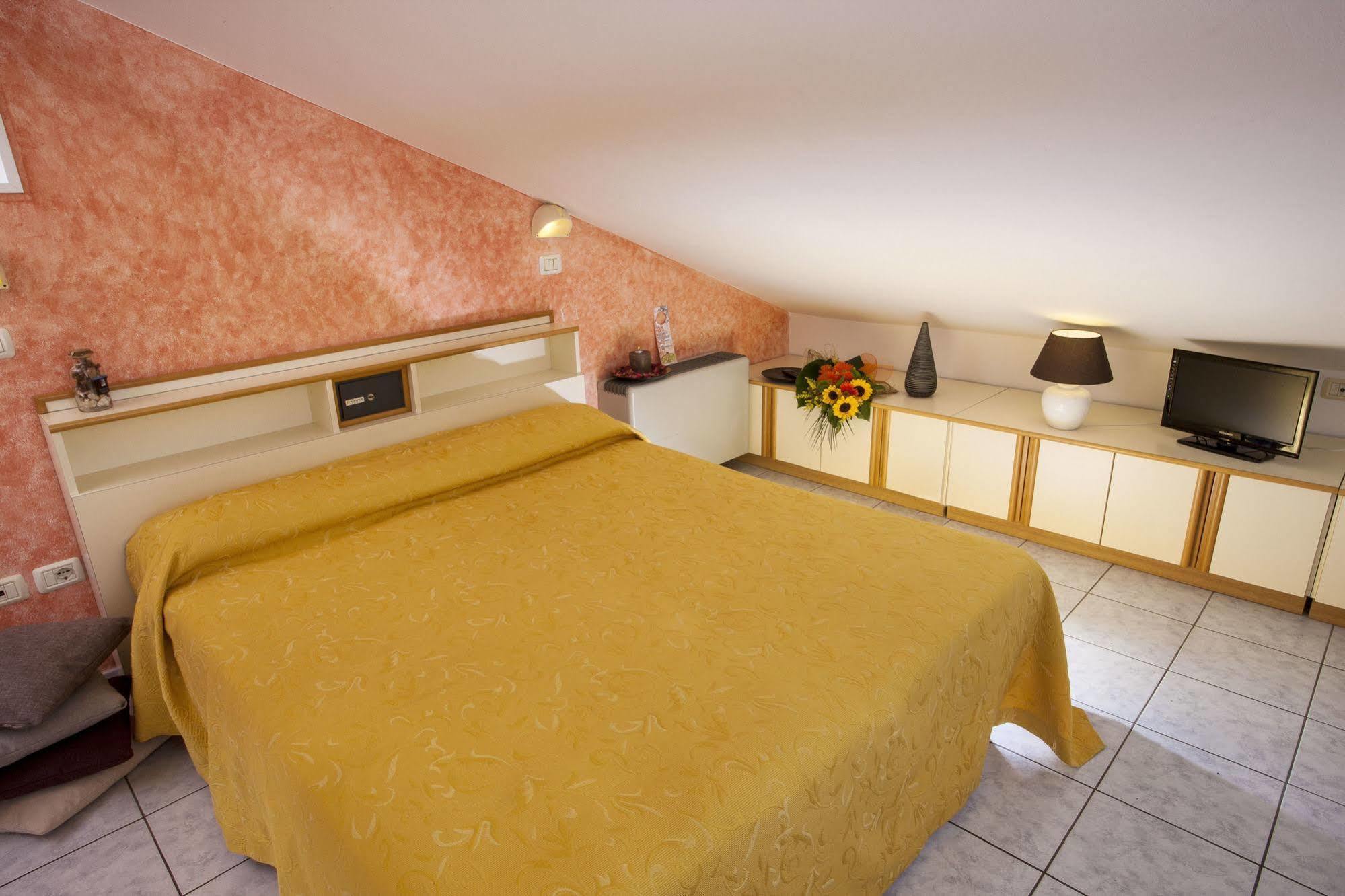 Hotel Locanda Rosy Cattolica Kültér fotó